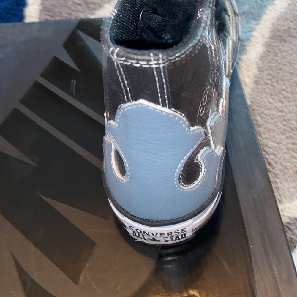 Converse - Picture 3 of 4